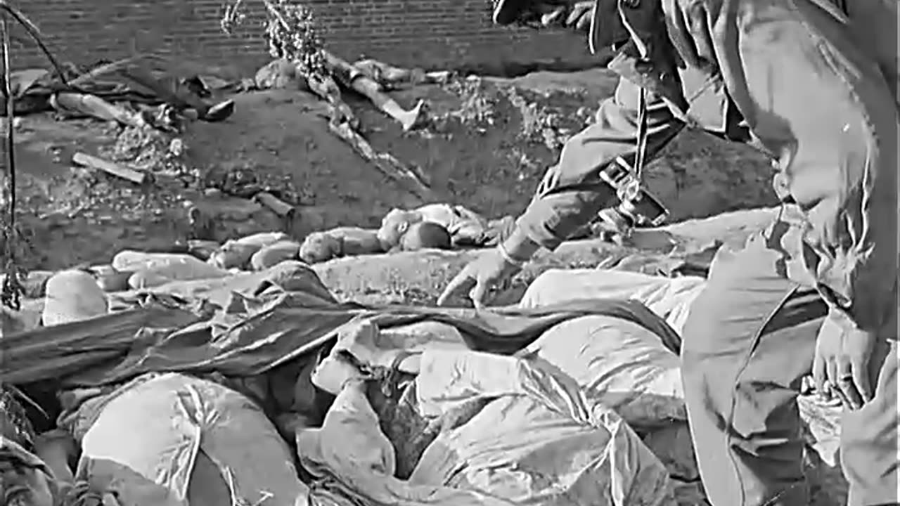 KOREAN WAR. RUINS O... - KOREAN WAR. RUINS OF KUMCHON AND 24TH DIV CONVOY MOVING THRO - 111-adc-8373
