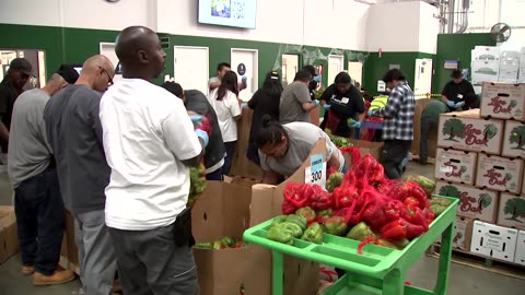 California sends troops to help at food bank amid gov shutdown