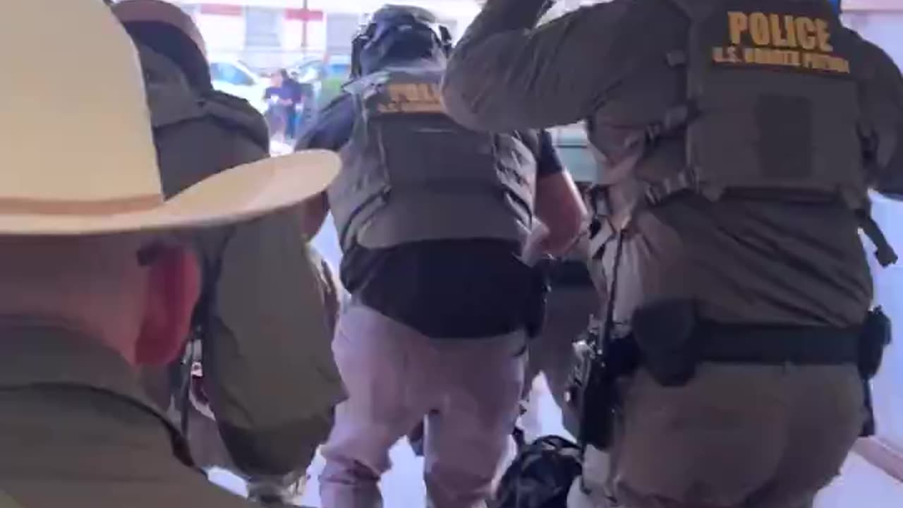 WATCH: ICE Conducts Surprise Raids Using Unmarked Trucks in Major Enforcement Operation