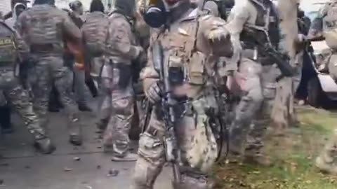 ICE arrest a public safety threat in Chicago and a crowd gathers