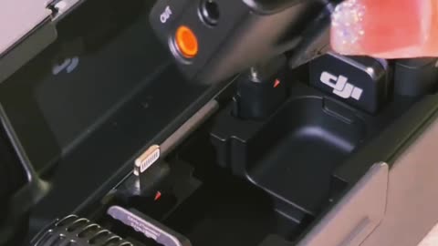 DJI Mic 2 Wireless Mic 🎤 | AI Noise Cancel + 250m Range (Best Sound 2025!)