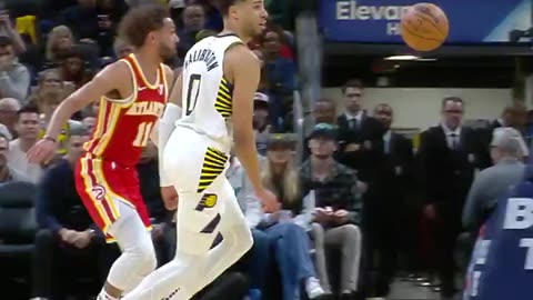 NBA - This angle of Haliburton's no-look dime 👀