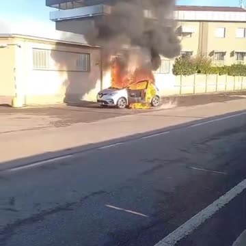 Comprate le auto elettriche, mi raccomando...