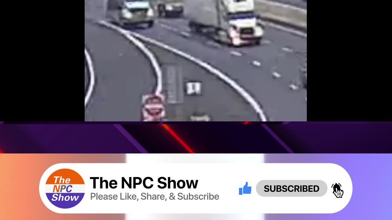 Dump Truck Forgets To Lower The Container 🚚💥