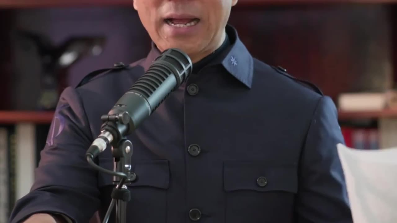 川普总统警告金砖国家，若试图取代美元，将面临100%的关税