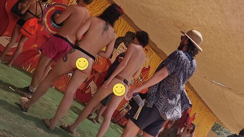 2 girls naked in public