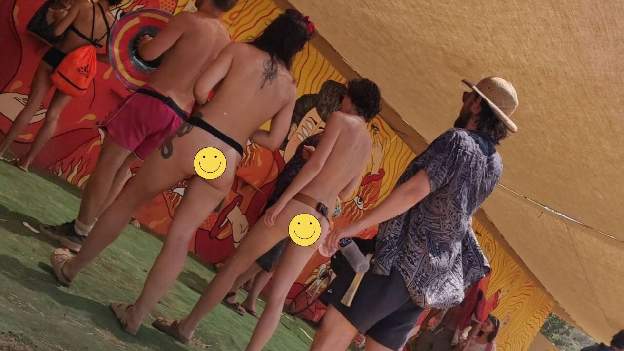 2 girls naked in public