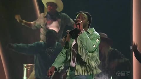 Highway / A Bar Song (Tipsy) - Shaboozey (live)