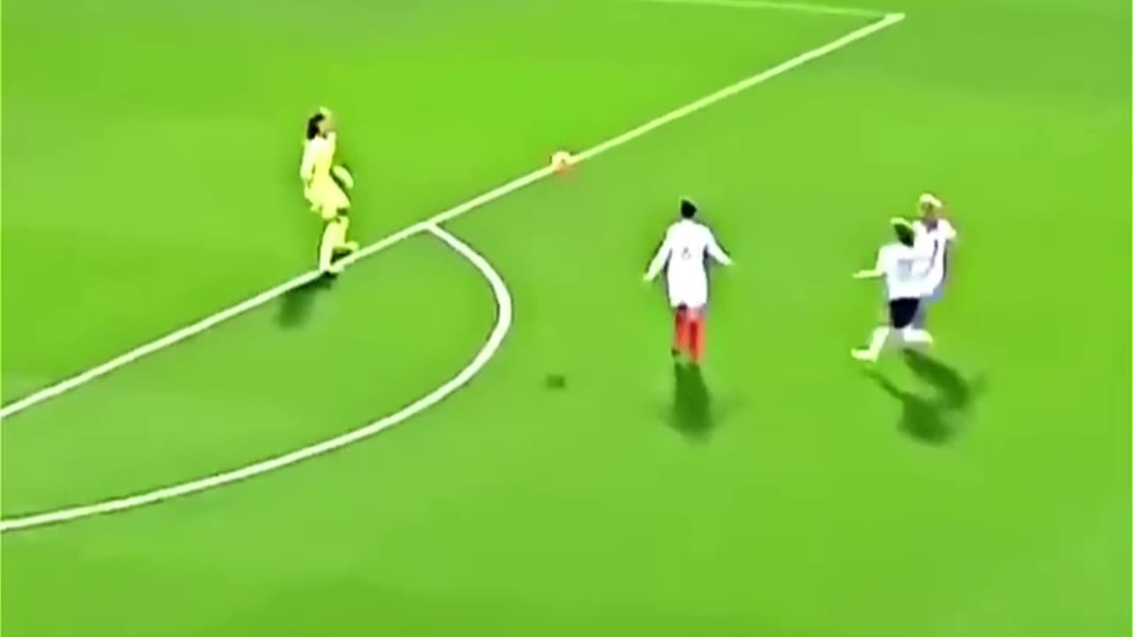 Women FUNNY Football Moment 🤣🤣