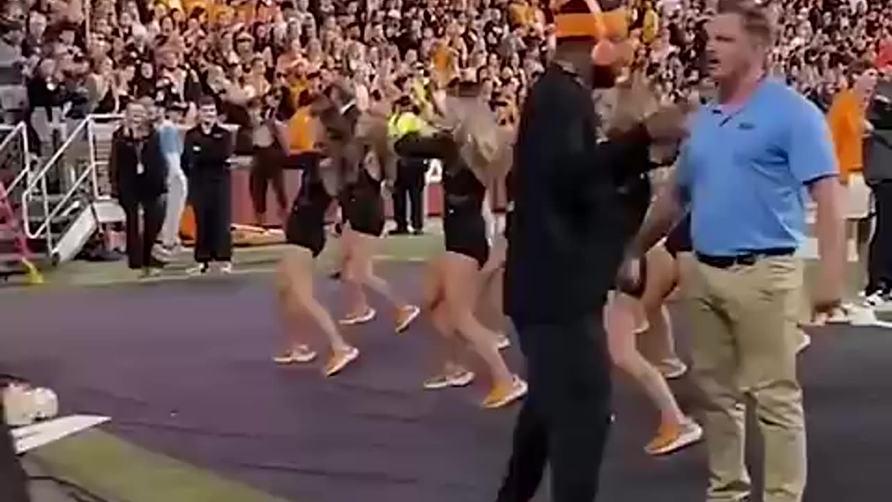 Trending: University ‘security guard’ shows off moves in dance routine