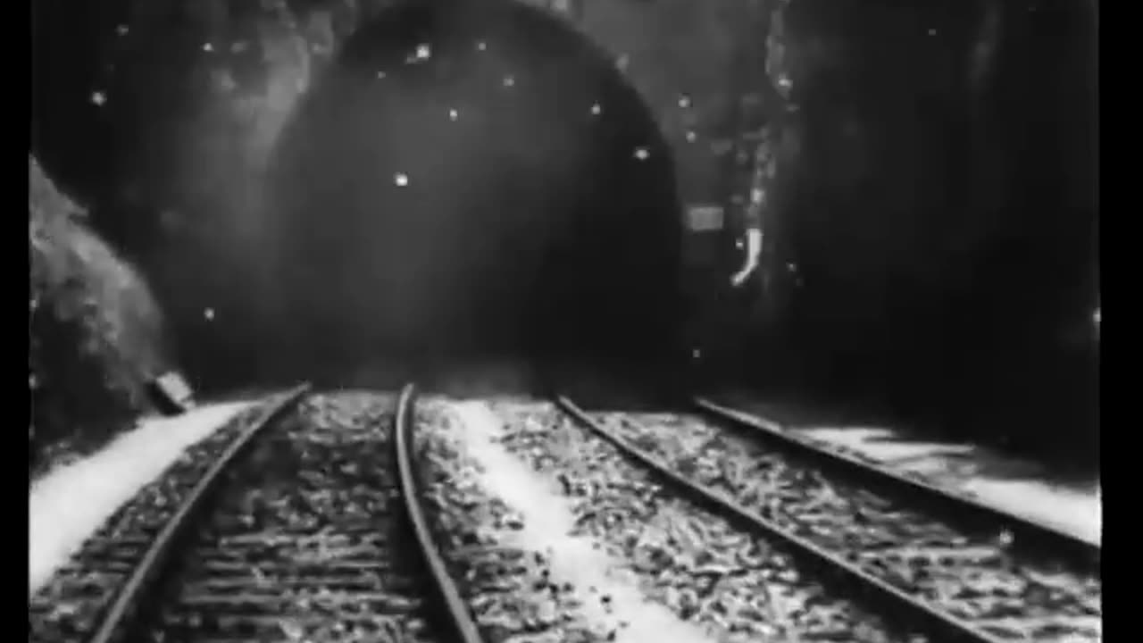 The Kiss In The Tunnel (1899): Love Sparks Editing