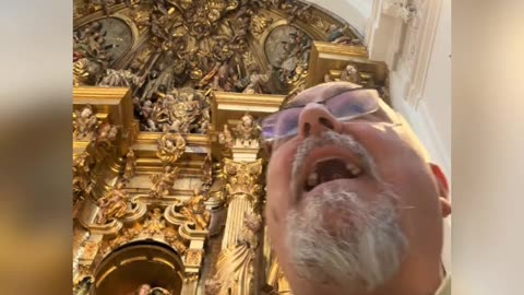 "También vosotros, como piedras vivas, sed edificados como casa espiritual" 1 Pedro 2,5 - P. Juan