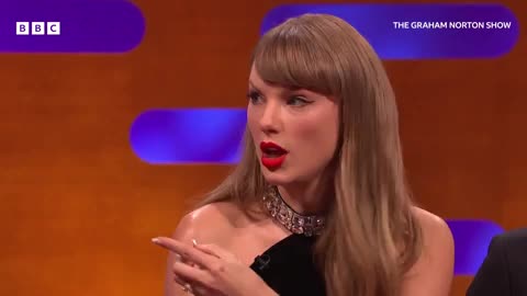 Taylor Swift Flashes Engagement Ring, but It’s Cillian Murphy’s Reaction That’s Raising Eyebrows