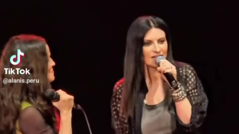 Alanis Morissette and a Fan Laura Pausin - Ironic