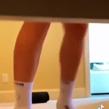 😂😂😂 Floor prank. 😂😂😂