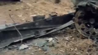 Ukrainian Tank Working Together with Infantry to Eject Russians from Industrial Park