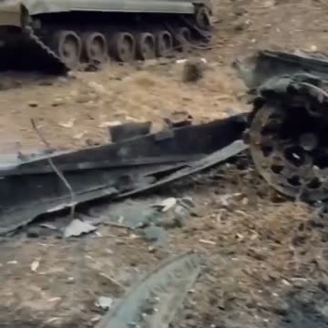 Ukrainian Tank Working Together with Infantry to Eject Russians from Industrial Park