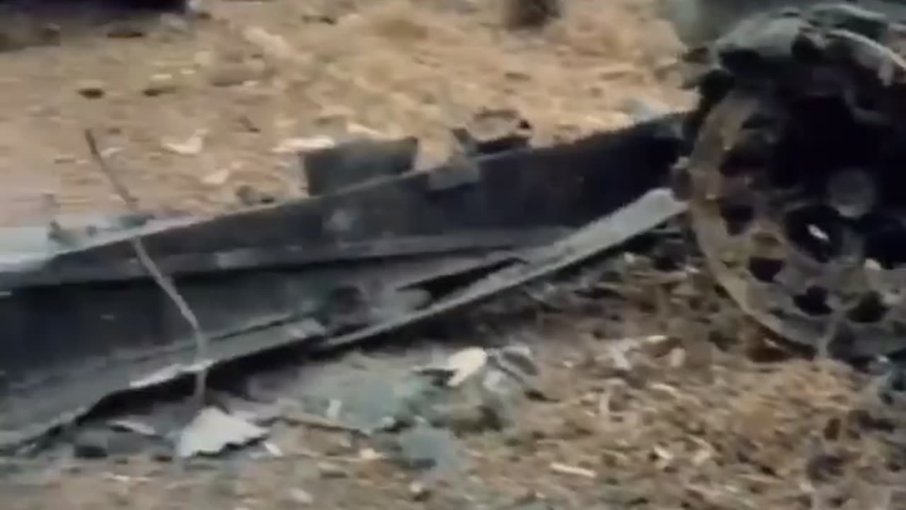 Ukrainian Tank Working Together with Infantry to Eject Russians from Industrial Park