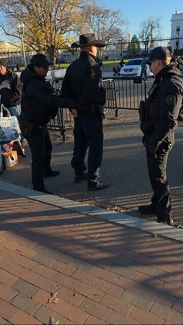 Secret Service in front of the White House checking out a suspicious character a.k.a MustangMedic.