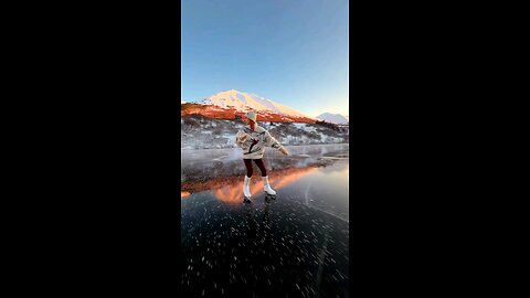I Love the winter ❄️, sunset 🌆 and her moves 😍