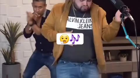 THIS SONG! "I Don't Wanna Go To Work" Is Max Hilarious! #stitch #fyp #funny #spanishtiktok #viral