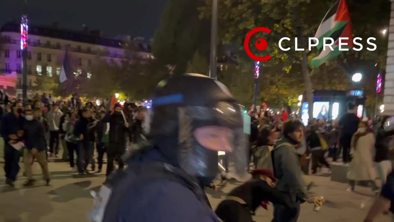 Islamists in France are attacking police as they burn down the city.