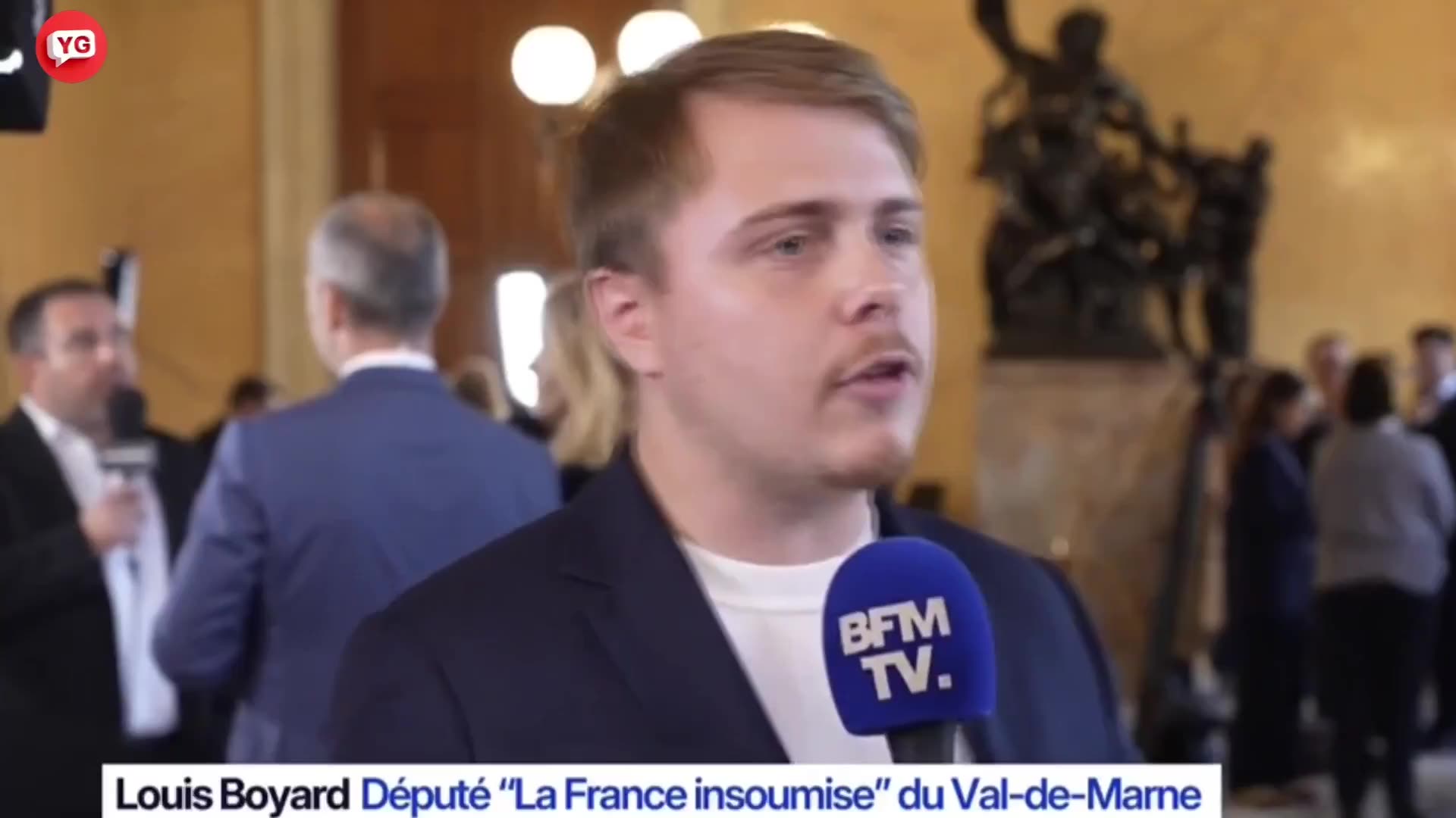 🇫🇷 Far-left French politician Louis Boyard slyly takes off his Rolex worth approx.