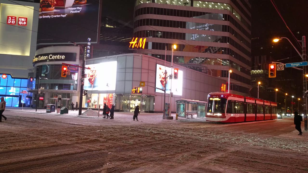 【4K】First Snowfall 2025 ❄️ Toronto Downtown Snow Walk 🌨️ Canada 🇨🇦