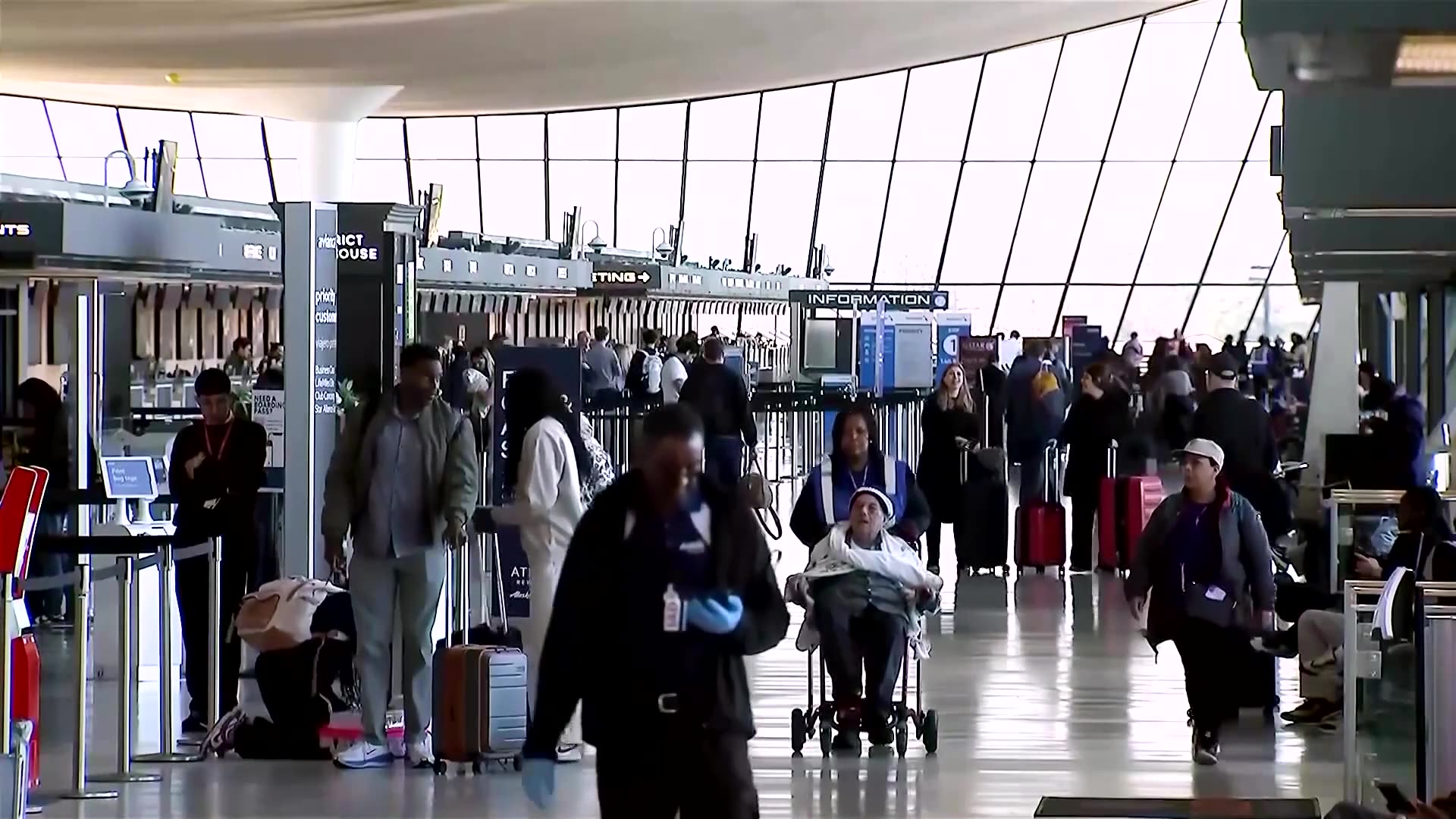 Airbus issues major A320 recall, threatening holiday travel