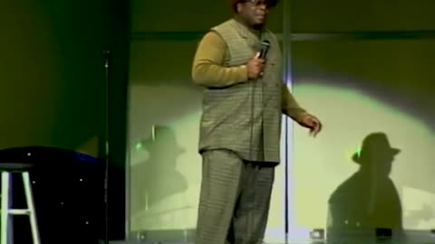 Bush & Clinton - 2021 Emmy Host....Cedric The Entertainer