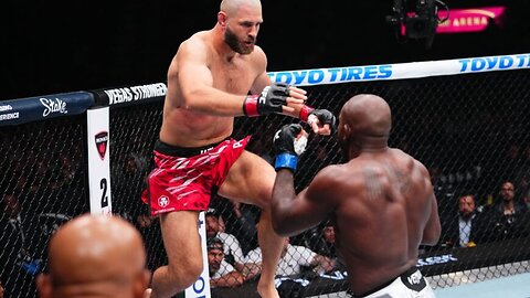 Jiri Prochazka SLEEPS Khalil Rountree with HUGE left hook!