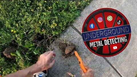 Park Metal Detecting in Cheektowaga, New York with the Minelab Equinox 800 & Xterra Pro