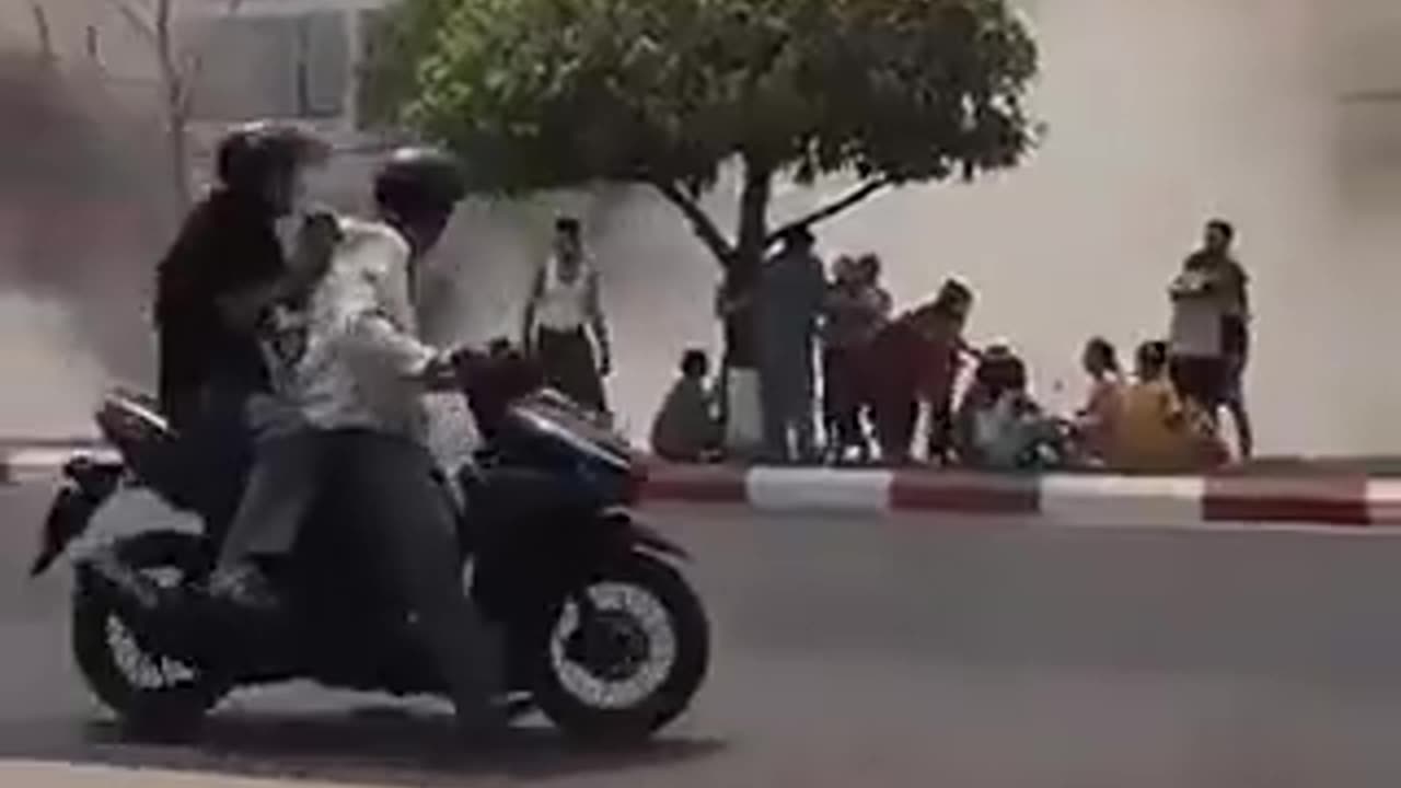 A Chinese citizen in Myanmar witnessed the collapse of several buildings.