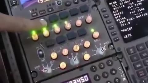 Pilot Catches Another Pilot in the (chemtrail) Act 