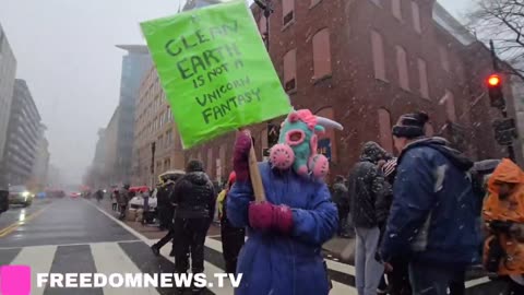 Protesters, Topless Trump Supporters & Random DANCING outside of Capital One Arena 2/3