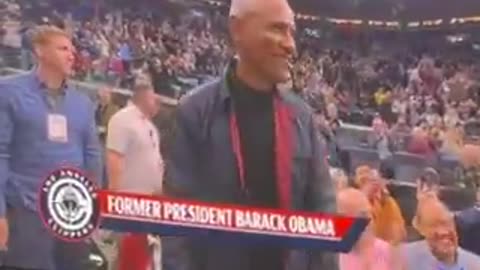 Barack Obama’s solo appearance at a Clippers game has reignited speculation about his rumored split from Michelle Obama, as he was once again seen without “Big Mike.” This follows reports that Obama has been staying with his longtime “best friend