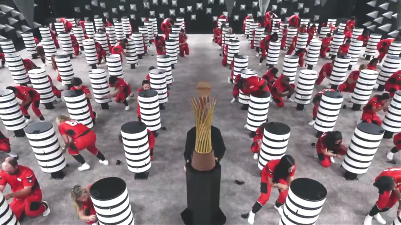 100 People Vs World's Biggest Trap!