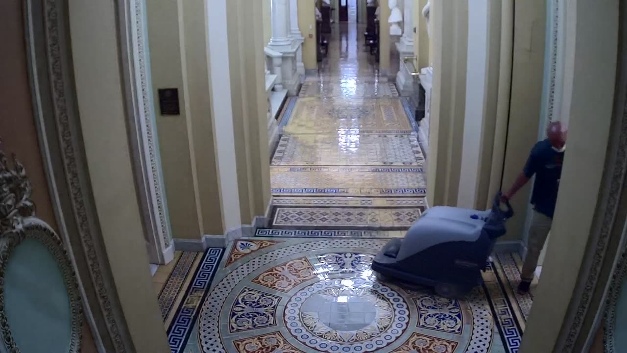 0205USCS02WestStairsnearS221_2021-01-06_07h00min01s320ms.mp4