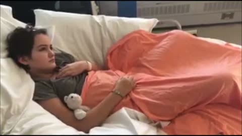 12-letnia Mia – paraliż czterokończynowy, powikłanie po szczepieniu przeciwko HPV (2017 rok)