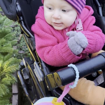 Kayla’s reaction to Christmas lights