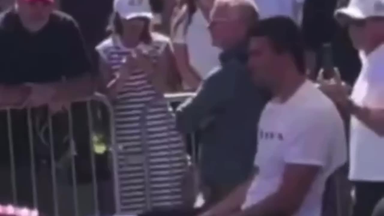 Frank Turek “hand signal” in question