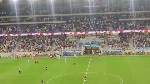 Slovan Bratislava fans are brilliant (goal Eric Ramirez)