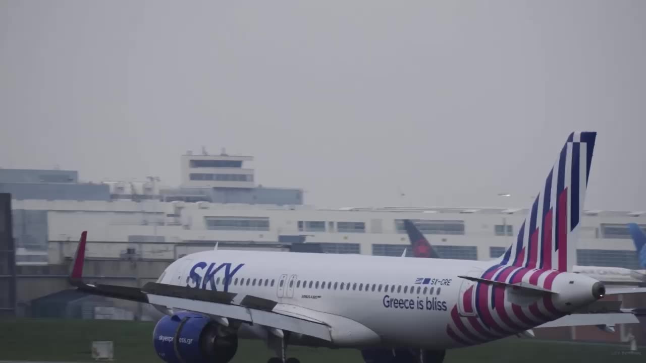 Tire explosion upon landing of a Sky Express Airbus A320neo at Brussels Airport (Belgium).