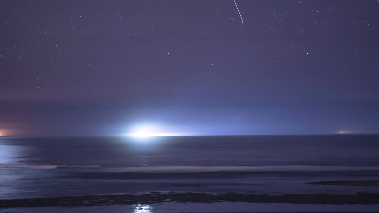 🌌🔮 Bizarre Lights Over Oregon Coast! What Are These?! | TheTruthAbove