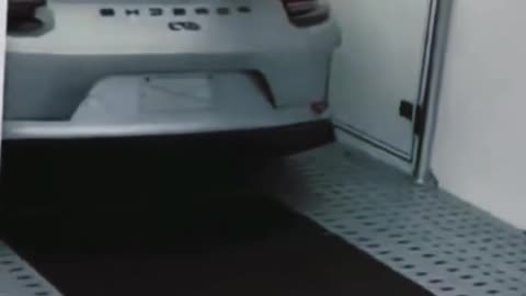 Unleashing the Porsche: Enclosed Car Shipping Thrills! 🚗🔥