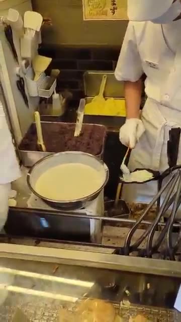 Japan’s Famous Fish-Shaped Dessert 🐟✨ Taiyaki from Naruto Taiyaki Honpo Tokyo!