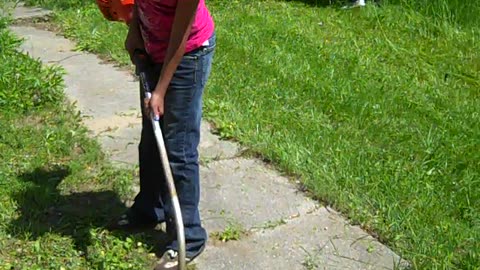 part 2 grass cut on log cabin st with my GOD DAUGHTERS. SHEA SHOW