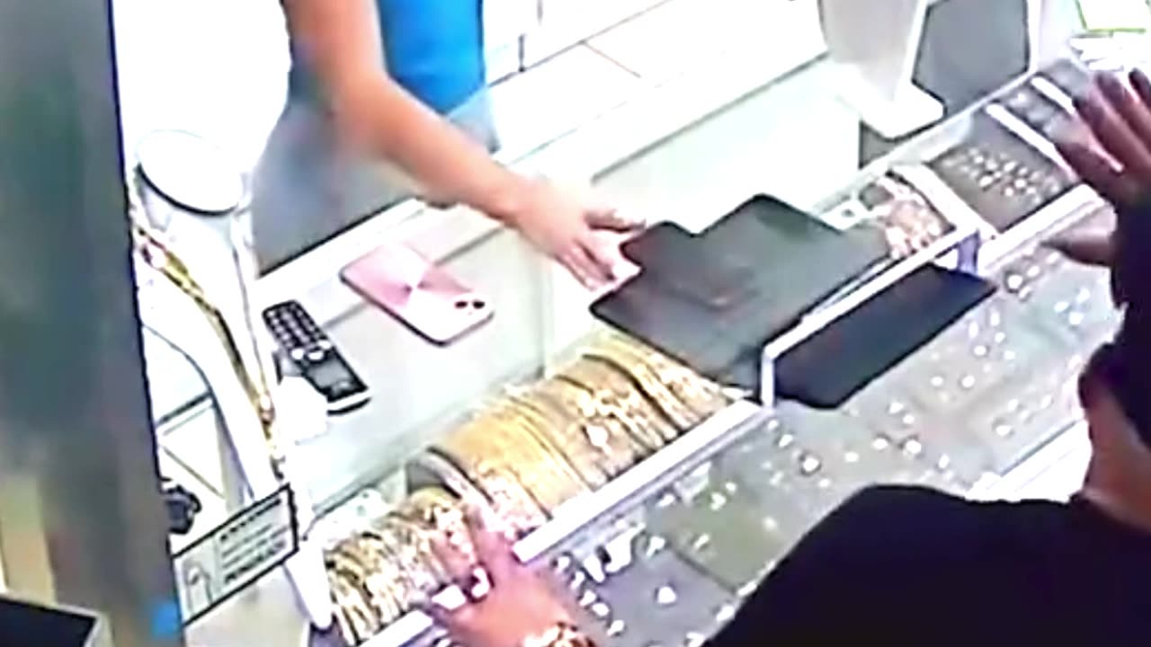 Epic pose, not so epic fall 📸🙈