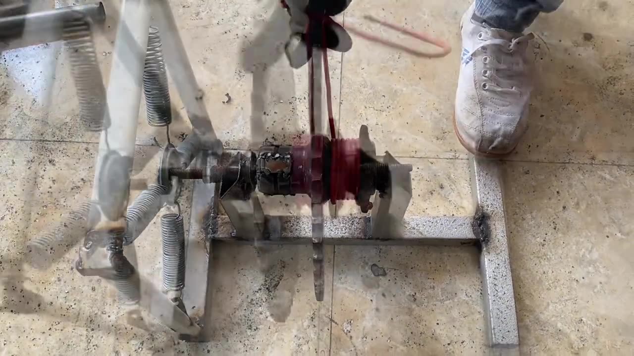 Spring mechanism runs forever. DIY Free Energy Generator