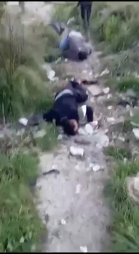 E così, mentre il mondo si distrae con la narrazione...